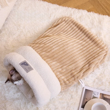 Cozy Burrow Bed: Thermal Winter Cat Cave with Enclosed Sleeping Bag Design - Snuggle Sanctuary for Anxious Cats & Small Dogs